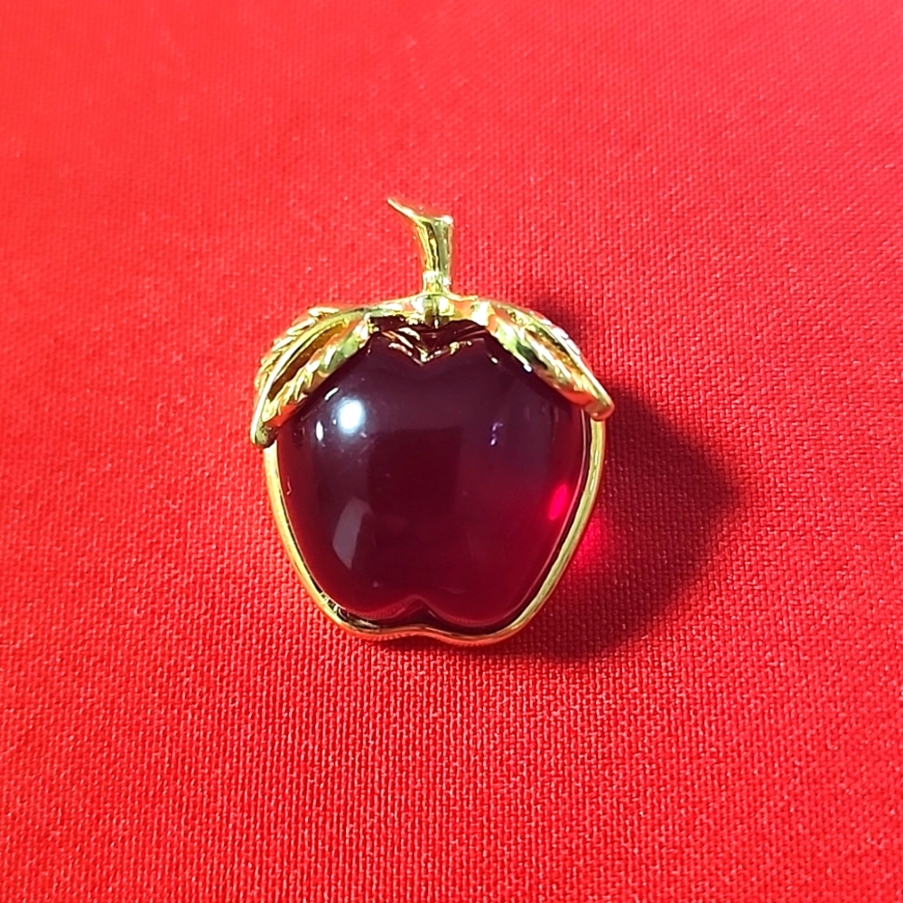 🍎 Beautiful VTG Signed AK Red Apple Brooch